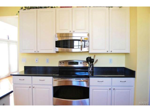 702 Rolling Wind Dr, O'fallon, MO 63368 photo 8