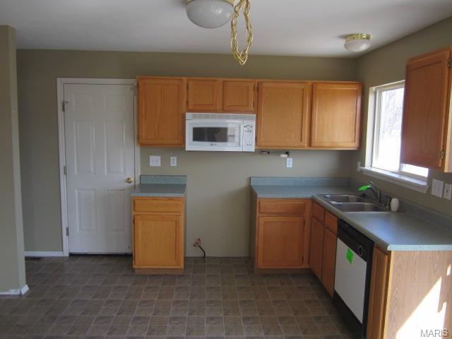 14 Royallbend Ct, O'fallon, MO 63368 photo 2