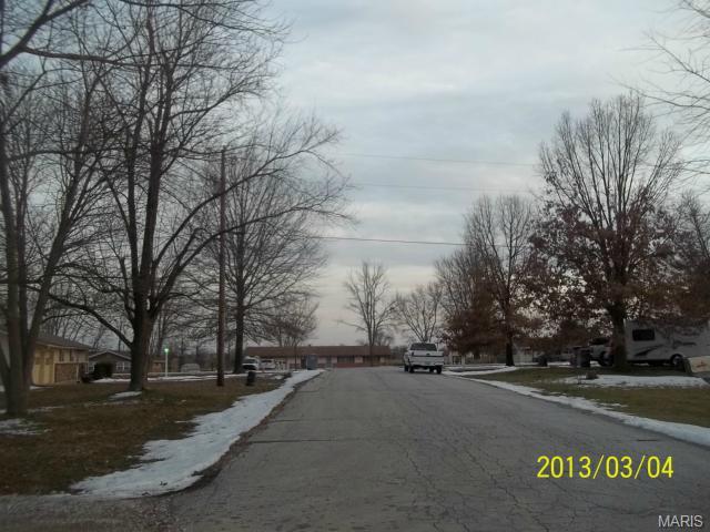 2 Gilbert Dr, O'fallon, MO 63366 photo 2