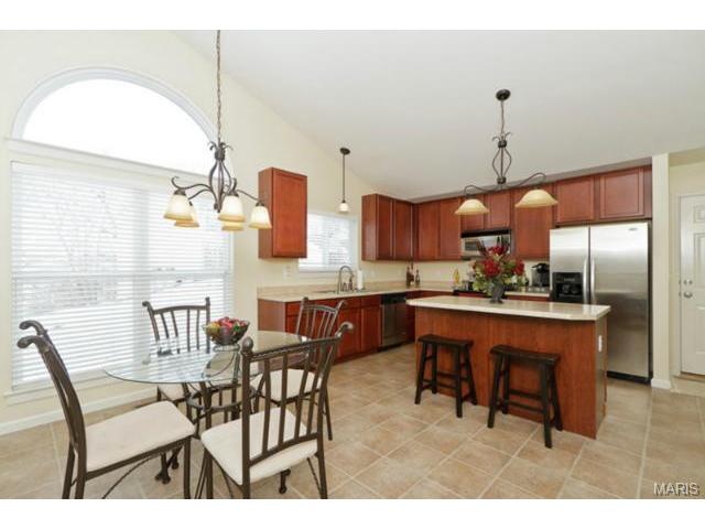 949 Molloy Dr, O'fallon, MO 63366 photo 3