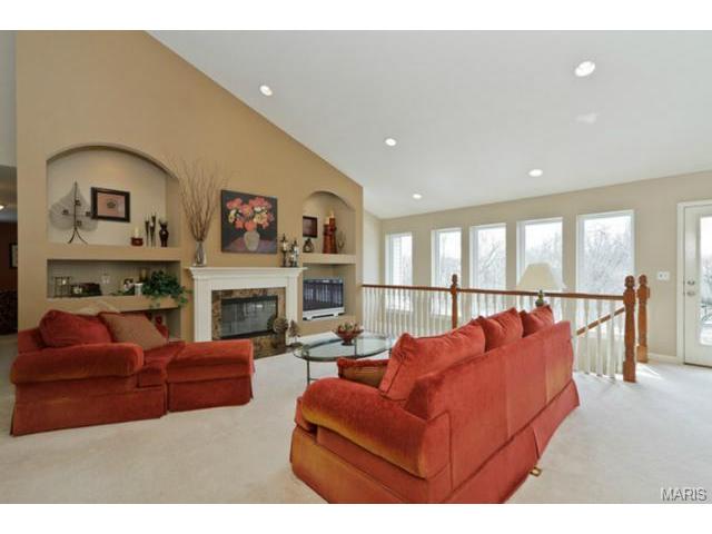 949 Molloy Dr, O'fallon, MO 63366 photo 2
