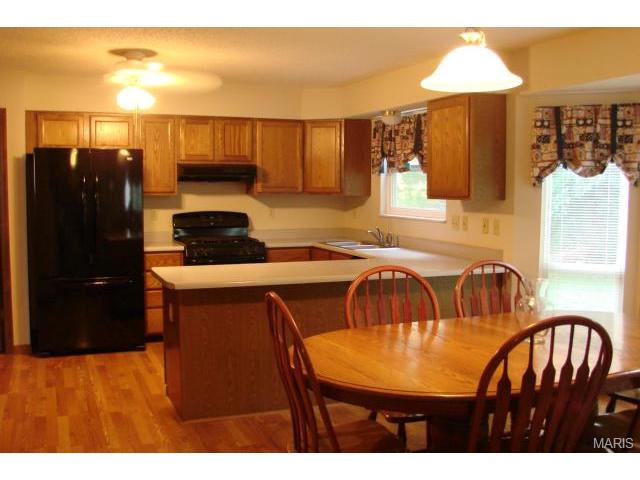604 Bennington Dr, Saint Charles, MO 63304 photo 4