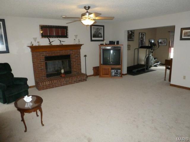 604 Bennington Dr, Saint Charles, MO 63304 photo 5