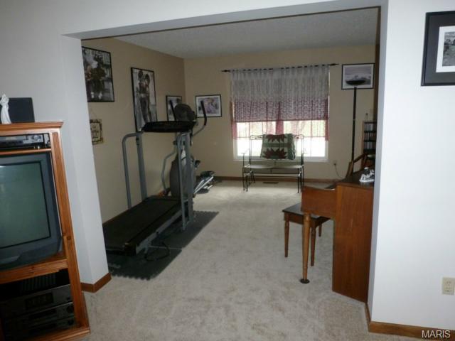 604 Bennington Dr, Saint Charles, MO 63304 photo 10
