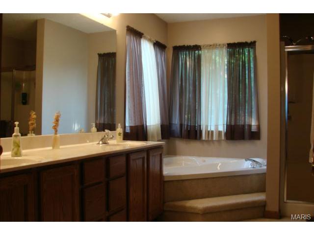 604 Bennington Dr, Saint Charles, MO 63304 photo 16