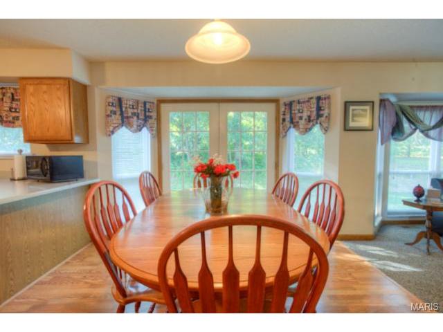 604 Bennington Dr, Saint Charles, MO 63304 photo 3