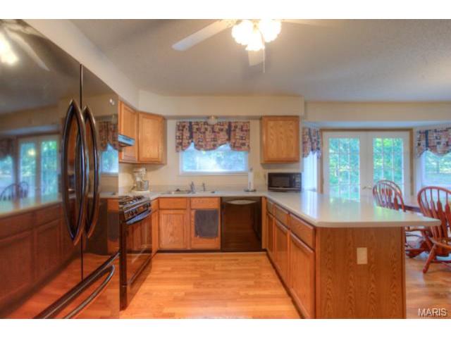 604 Bennington Dr, Saint Charles, MO 63304 photo 2
