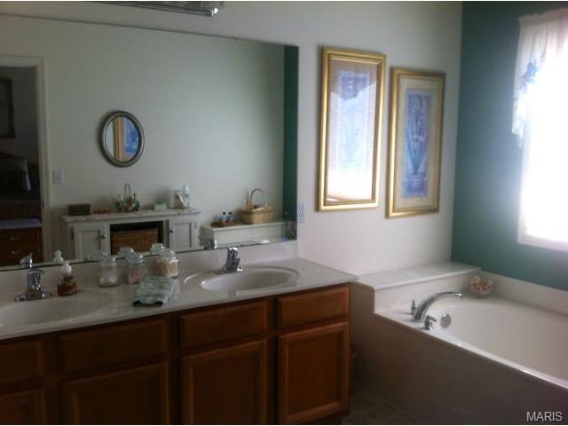 1585 Wainscott Dr, O'fallon, MO 63366 photo 23
