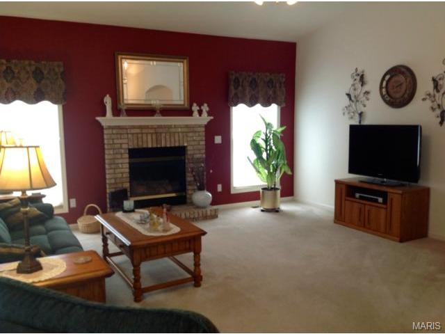 1585 Wainscott Dr, O'fallon, MO 63366 photo 2