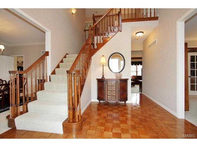 423 Arbor Glen Dr, Ballwin, MO 63021 photo 2