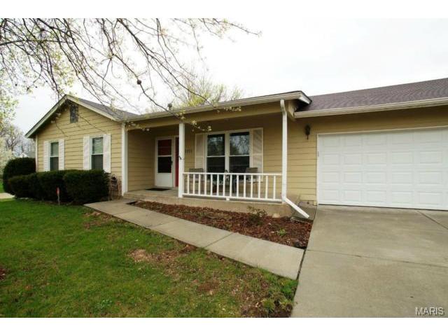 1373 Half Moon Dr, O'fallon, MO 63366 photo 2