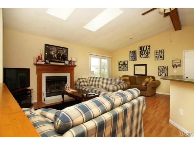 1373 Half Moon Dr, O'fallon, MO 63366 photo 4
