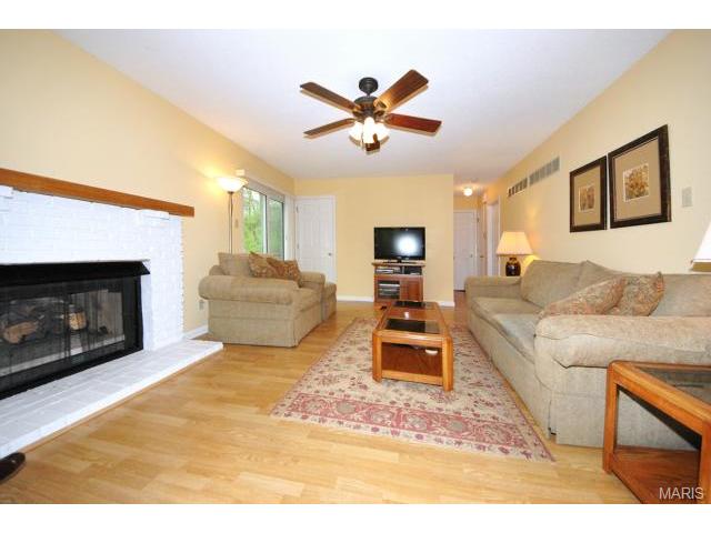 518 Spring Glen Dr, Ballwin, MO 63021 photo 4