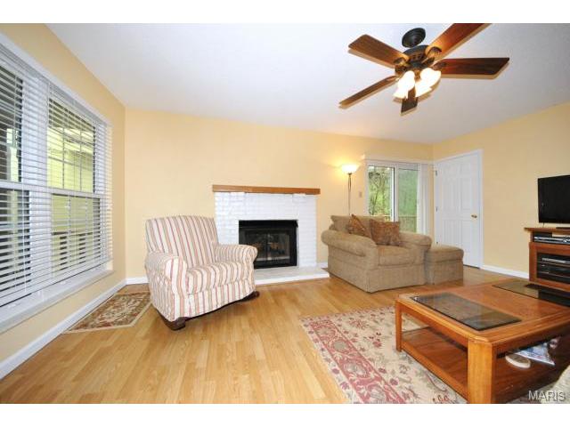 518 Spring Glen Dr, Ballwin, MO 63021 photo 3