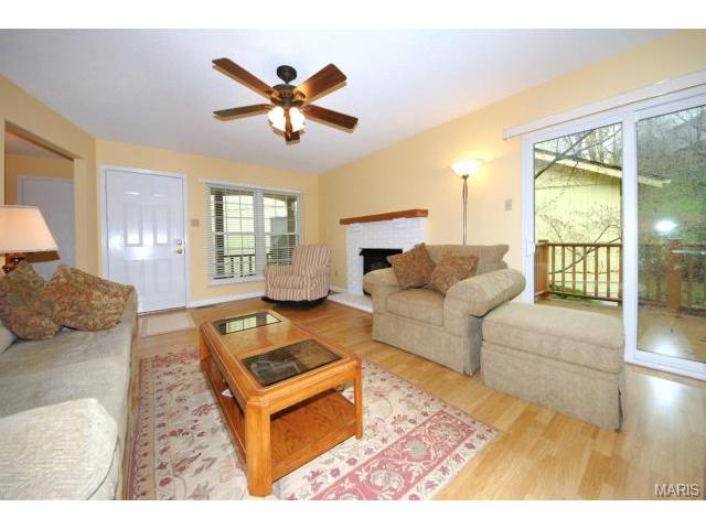 518 Spring Glen Dr, Ballwin, MO 63021 photo 2