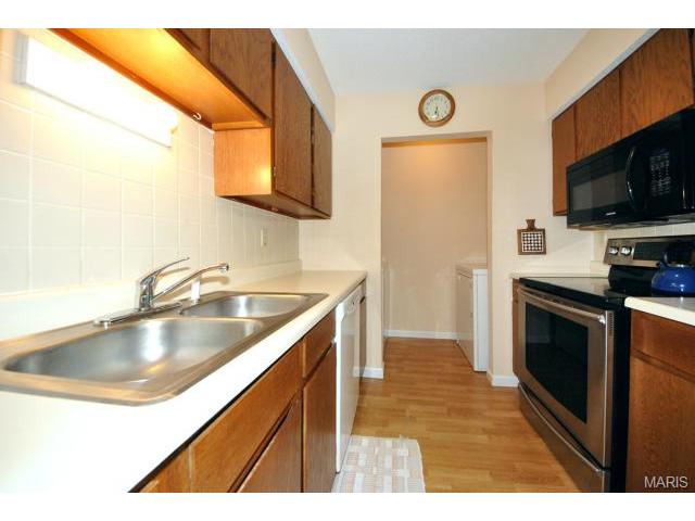 518 Spring Glen Dr, Ballwin, MO 63021 photo 7