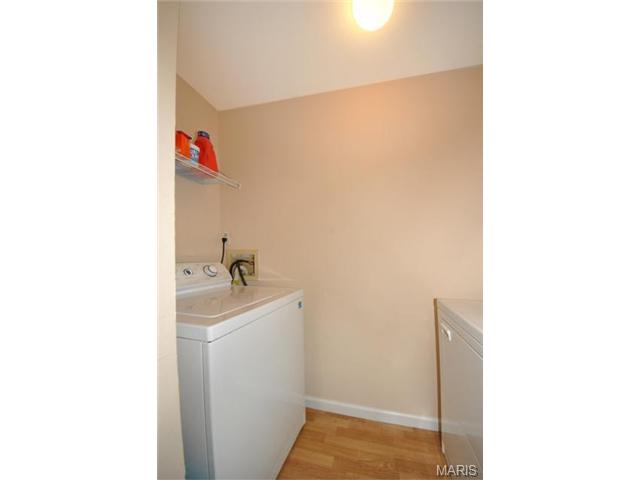 518 Spring Glen Dr, Ballwin, MO 63021 photo 9