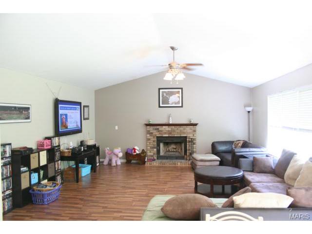 890 S Whispering Brk, O'fallon, MO 63366 photo 2