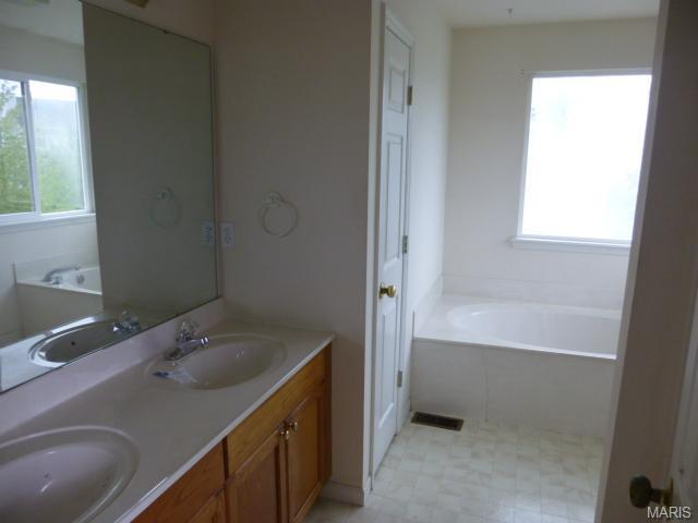 7 Forest Pine Ct, O'fallon, MO 63368 photo 9