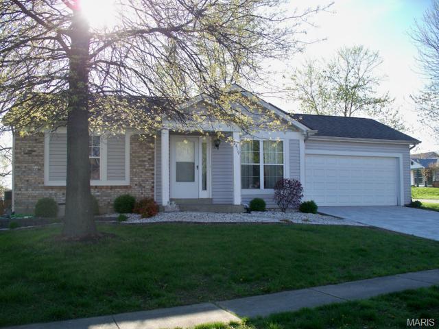 2419 Amarillo Dr, O'fallon, MO 63368 photo 2
