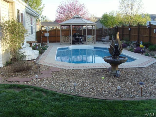 203 Surrey Ct, O'fallon, MO 63366 photo 2