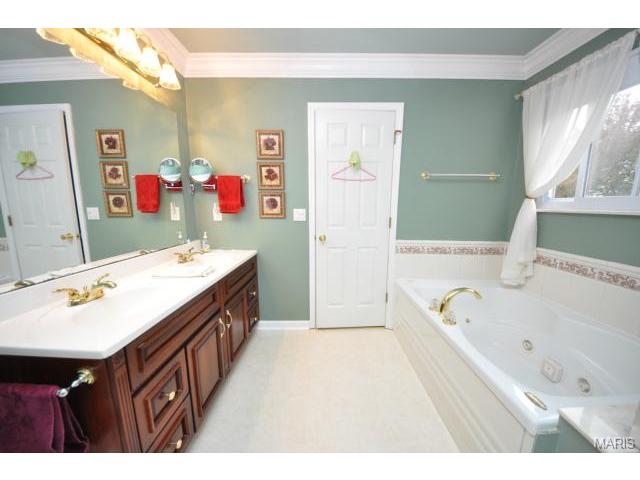 203 Surrey Ct, O'fallon, MO 63366 photo 11