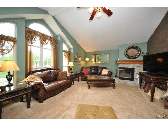 203 Surrey Ct, O'fallon, MO 63366 photo 3