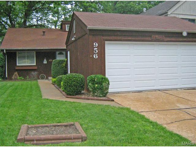 956 Chestnut Ridge Rd, Ballwin, MO 63021 photo 2