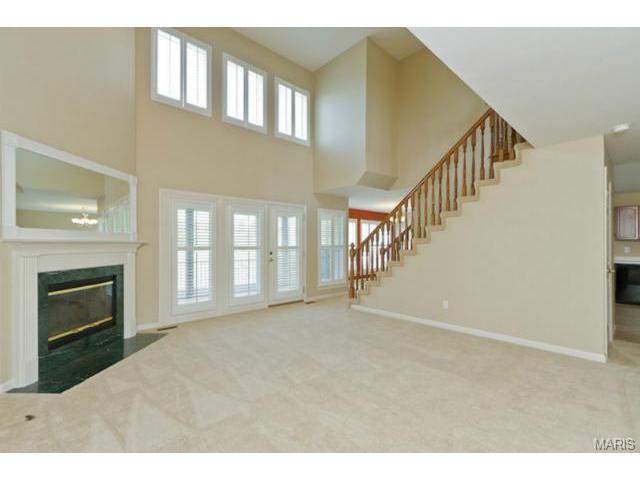 605 Hawk Run Dr, O'fallon, MO 63368 photo 2