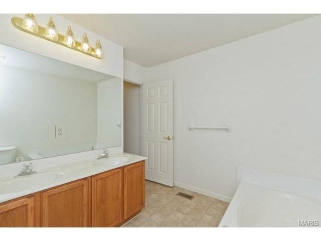 605 Hawk Run Dr, O'fallon, MO 63368 photo 25