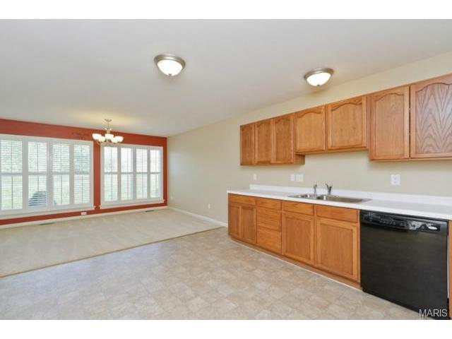 605 Hawk Run Dr, O'fallon, MO 63368 photo 10