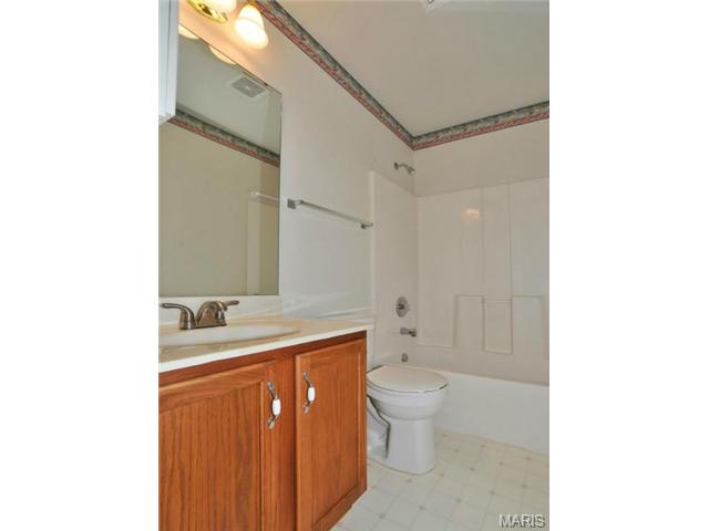 503 Galway Dr, O'fallon, MO 63366 photo 12