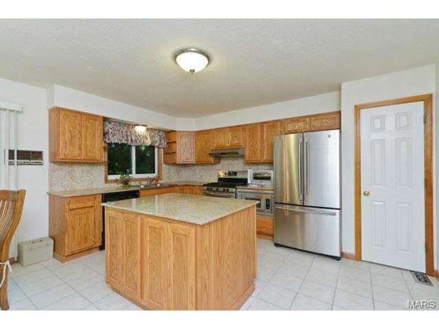 927 Hemingway, Weldon Spring, MO 63304 photo 13