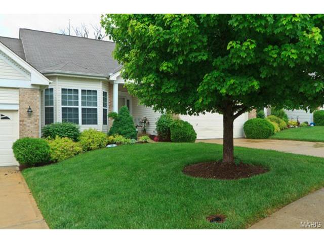 1302 Pine Bluff Dr, Saint Charles, MO 63304 photo 2