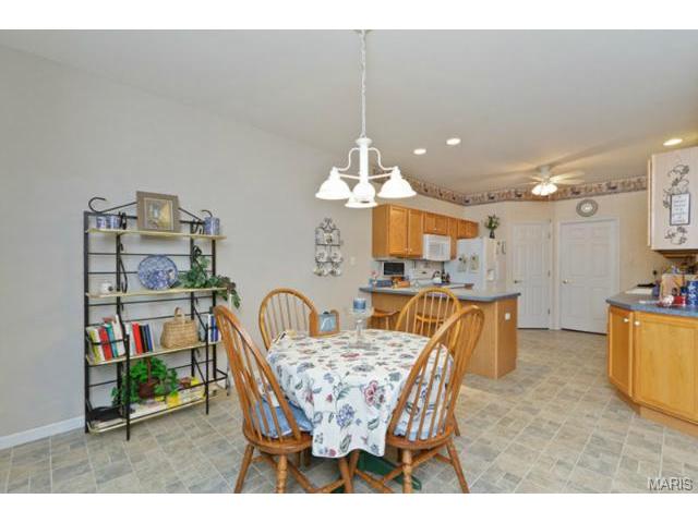 1302 Pine Bluff Dr, Saint Charles, MO 63304 photo 9