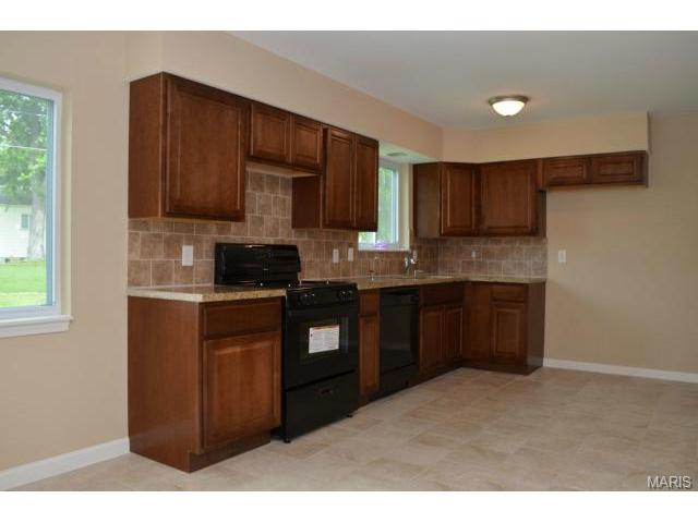 1211 N Main St, O'fallon, MO 63366 photo 2