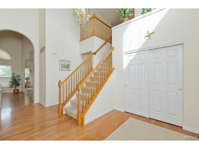 704 Sunset Hills Dr, O'fallon, MO 63366 photo 2