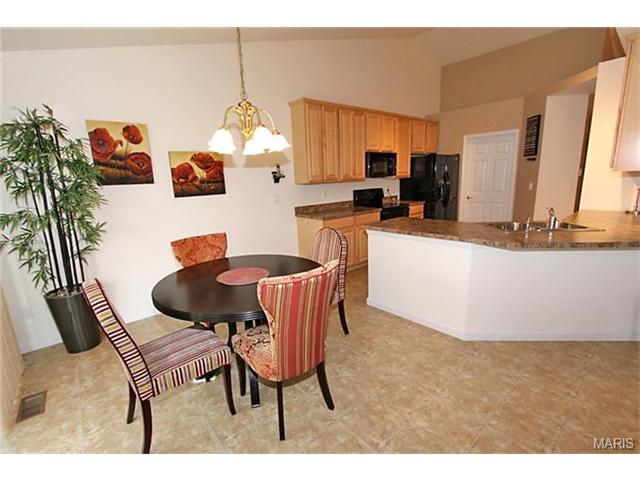 264 Crystal Rdg, O'fallon, MO 63366 photo 8