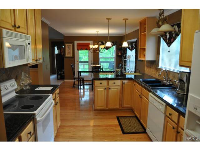 413 Dames Park Dr, O'fallon, MO 63366 photo 2