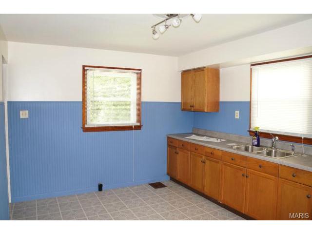 903 Spring Dr, Saint Charles, MO 63301 photo 4