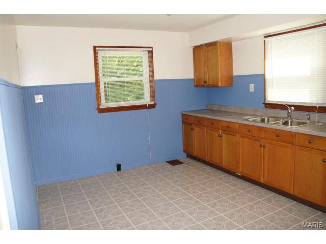 903 Spring Dr, Saint Charles, MO 63301 photo 5