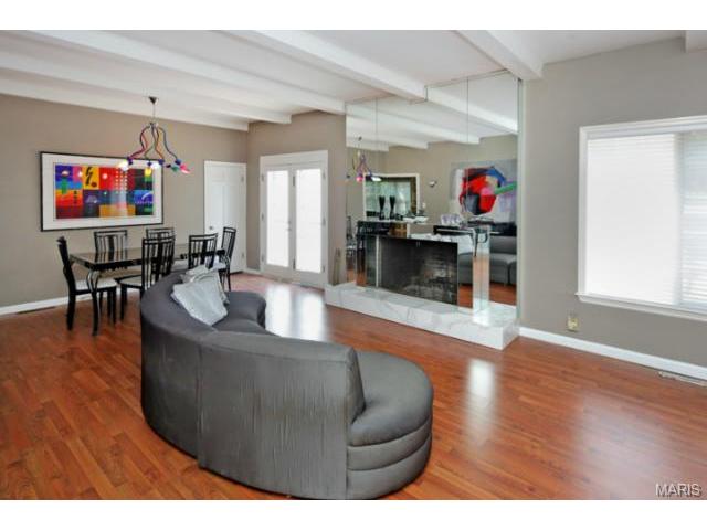 6 Crosswinds Dr, Olivette, MO 63132 photo 2