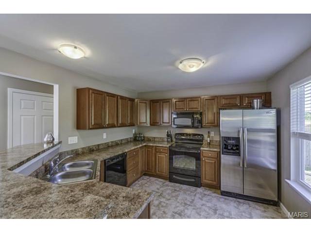 461 Fall River Ln, Saint Charles, MO 63304 photo 4