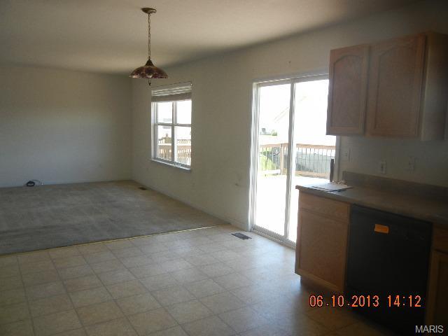 1084 Prince Albert Ct, O'fallon, MO 63366 photo 8