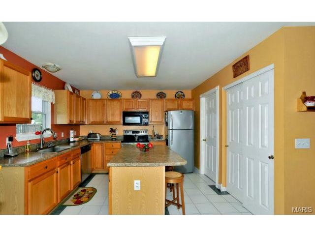 2637 Breezy Point Ln, O'fallon, MO 63368 photo 9