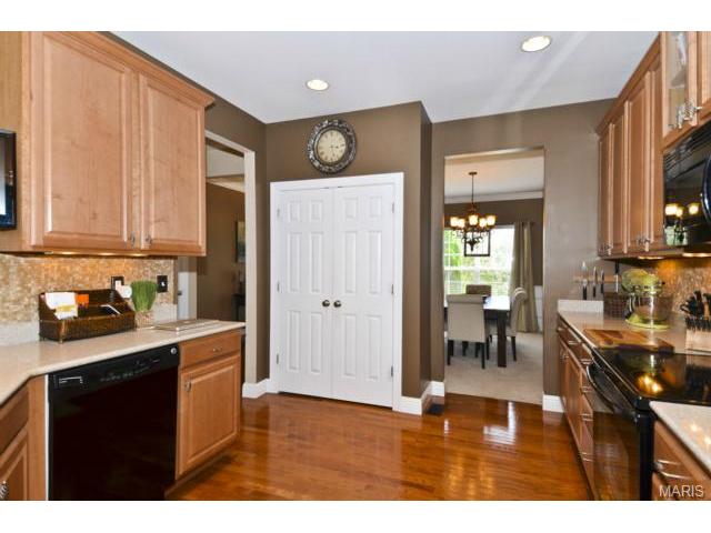 809 Kingsgate Dr, O'fallon, MO 63368 photo 6