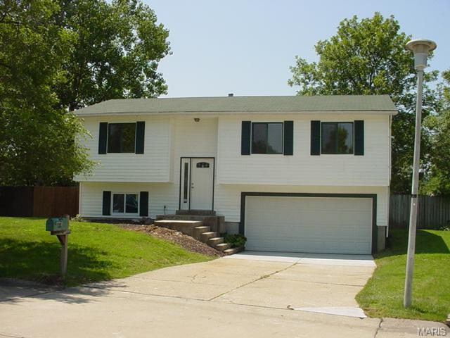 1928 Springhill Dr, O'fallon, MO 63366 photo 1