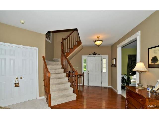 734 Hawk Run Dr, O'fallon, MO 63368 photo 2