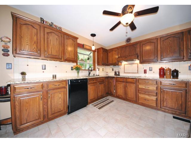 5248 Roanoke Dr, Weldon Spring, MO 63304 photo 4