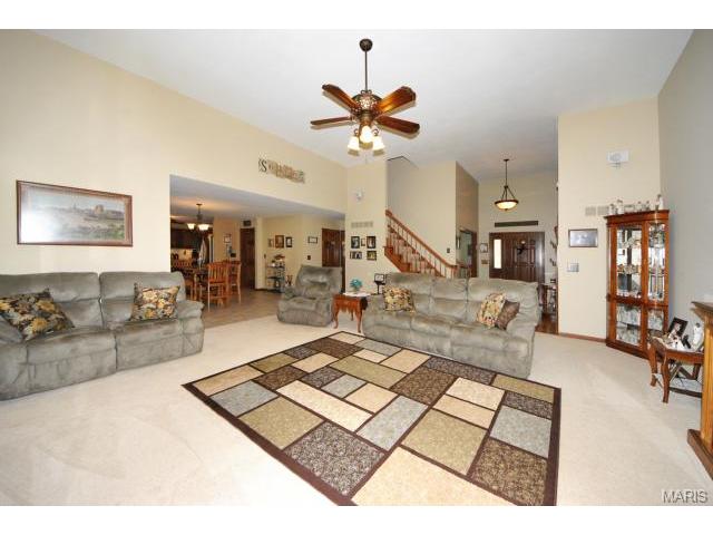 5248 Roanoke Dr, Weldon Spring, MO 63304 photo 2